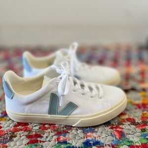 Veja Campo Sneaker
 
WHITE STEEL